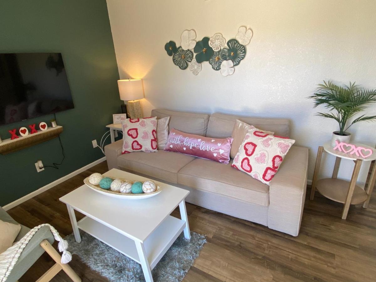 Contemporary 2-Bedroom Rental Unit Игъл Пас Екстериор снимка